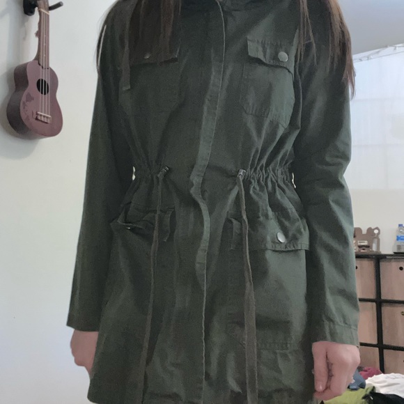 Love tree small green coat/ cargo jacket. Long and perfect for fall outfits. - Picture 2 of 2